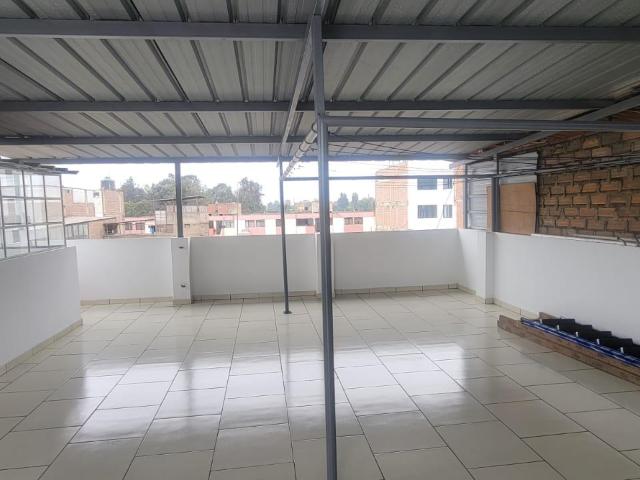 Casa en venta a pasos de la estacion Piramide del Tren