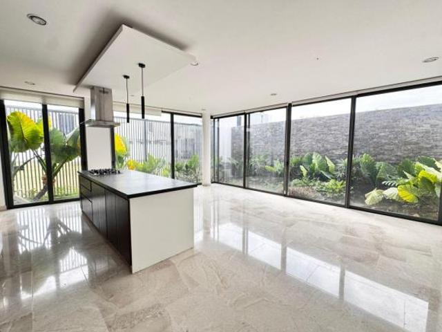 CASA EN VENTA A PASOS DE LA PLAYA CERRITOS MAZATLAN CERCA DE MARINA