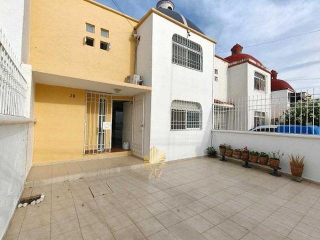 CASA EN VENTA A PIE DE CALLE EN JARDINES DE SANTIAGO, QUERETARO