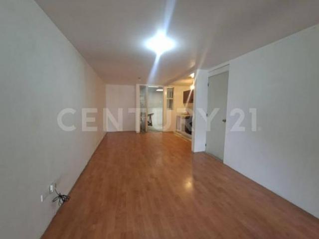 Casa en Venta, A pie de calle, recámara en planta baja