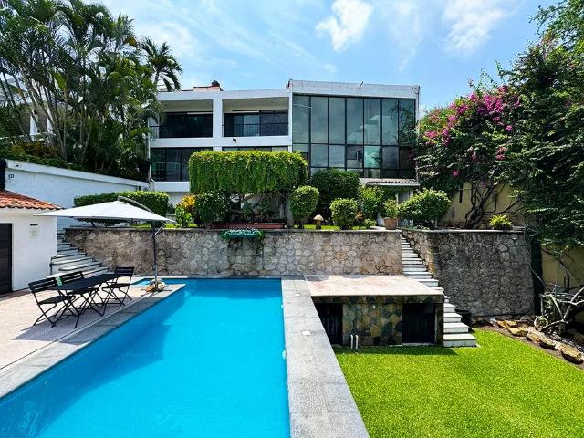 Casa en venta a pie de Lago en Tequesquitengo Morelos