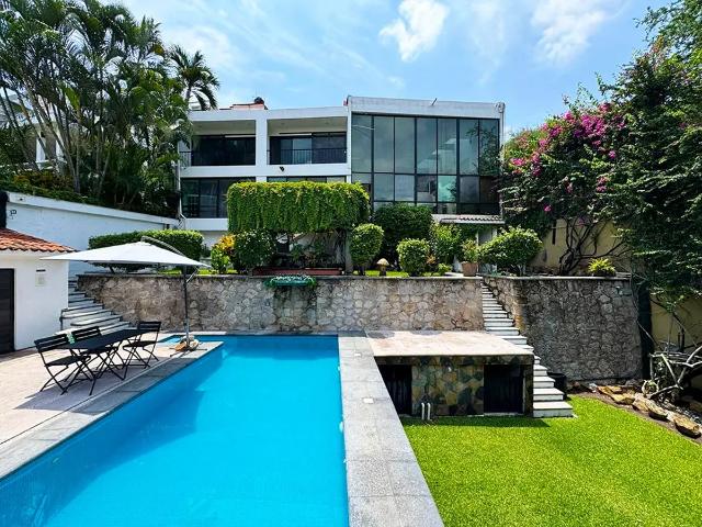 Casa en venta a pie de Lago en Tequesquitengo Morelos