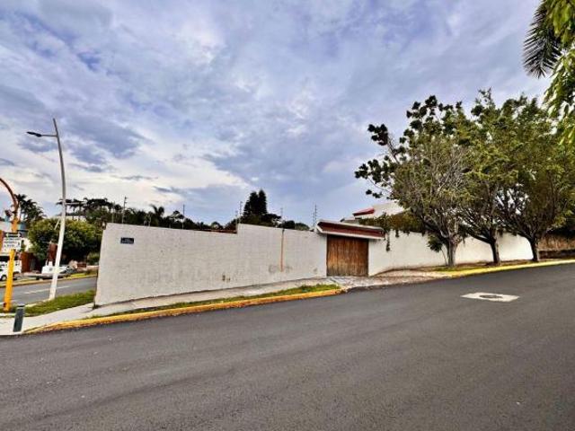 Casa en Venta a precio de terreno en Colinas de San Javier
