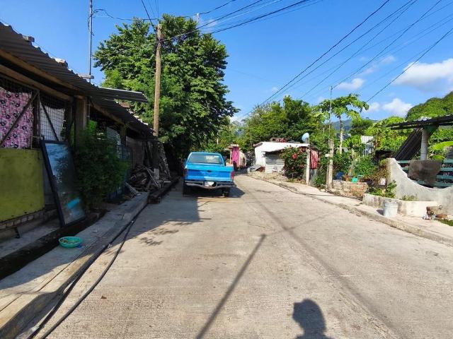 Casa en venta a precio de terreno en el Pedregoso