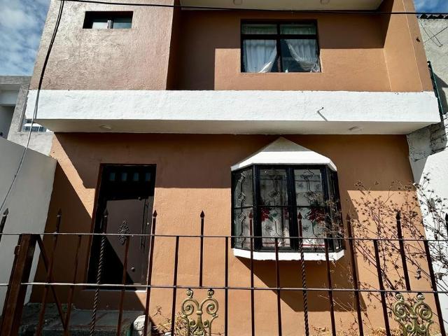 CASA EN VENTA A UN PAR DE CUADRAS DE BLVD AUSTRI, COLONIA CHAPALITA, LE?N GTO