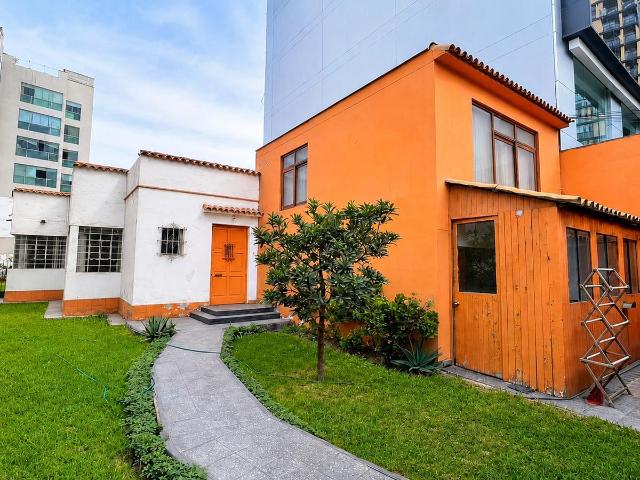 Casa en venta a un paso de República de Panamá y Roca y Bologna Miraflores