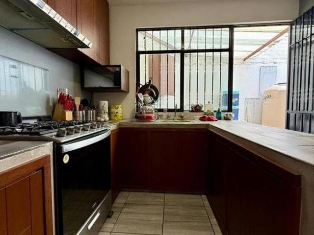 Casa en venta a una cuadra de Ave. Universidad en Oaxaca