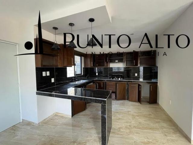 CASA EN VENTA A UNA CUADRA DE LA CALLE 1o. DE MAYO