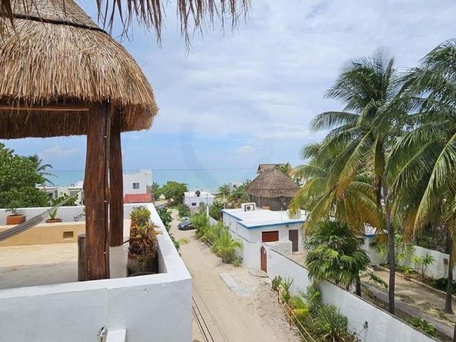 Casa en Venta a una Cuadra de la Playa de Chelem