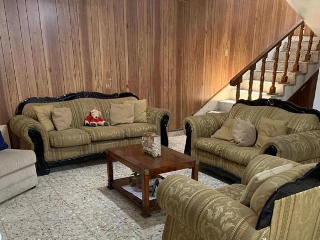 CASA EN VENTA A UNA CALLE DE PLAZA ORIENTE