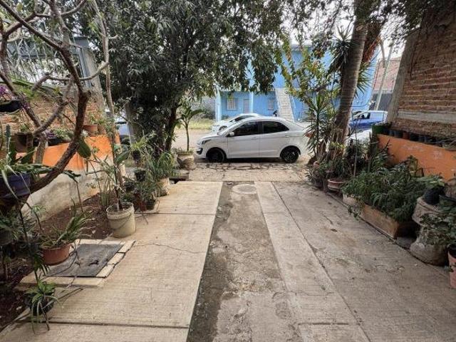 CASA EN VENTA A UNOS MINUTOS DE LA ZONA COMERCIAL DE TONALÁ
