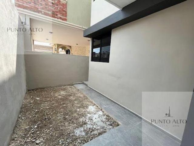 CASA EN VENTA A UNOS PASOS DE FAJA DE ORO Y AV HIDALGO