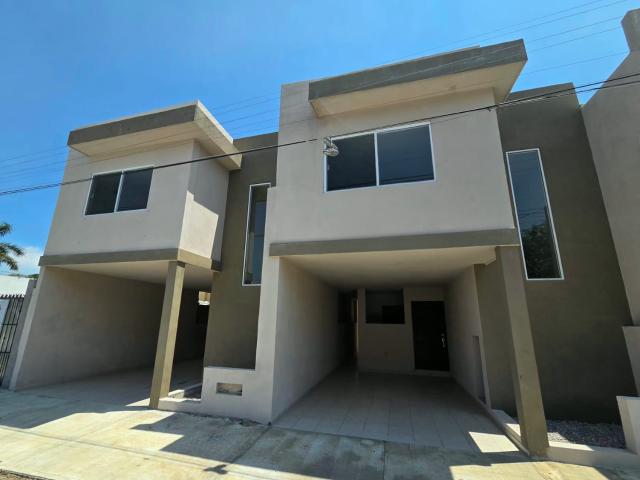 Casa en Venta a unos pasos de la Laguna del Carpintero!