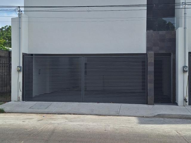 CASA EN VENTA, A UNOS PASOS DEL PARQUE METROPOLITANO EN TAMPICO