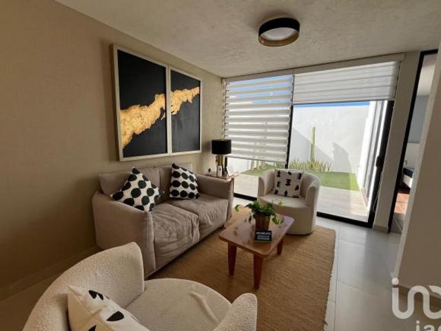Casa en Venta al Norte de Aguascalientes con recámara en Planta Baja
