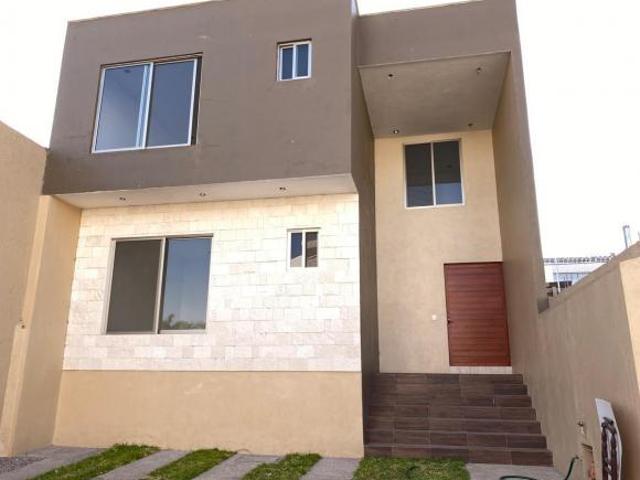 Casa en venta al norte de Cuernavaca. Lomas de Ahuatlan