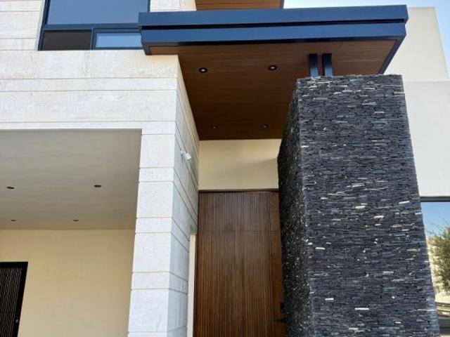 Casa en venta con equipamiento completo al norte de Saltillo