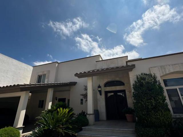 Casa en venta al Norte de Saltillo | 560m2 terreno | 668m2 construcción Villas de San Miguel