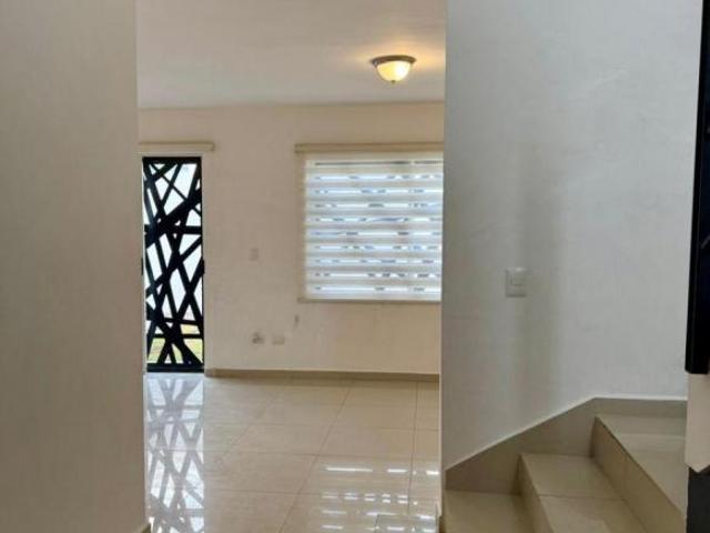 Casa en venta al norte en fraccionamiento Lenna