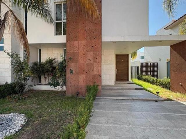 CASA EN VENTA AL NORTE EN LAS PLAZAS ZONA TERCER ANILLO 13LC