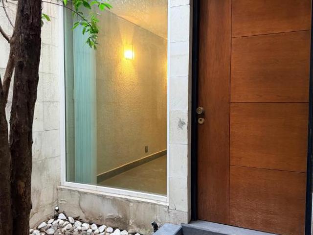 Casa en venta al lado de Parque Tezontle, 240 m², 4 recámaras y terraza
