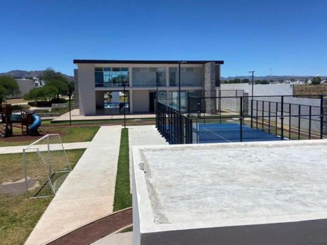 CASA EN VENTA AL PONIENTE DE AGUASCALIENTES EN XARAMA