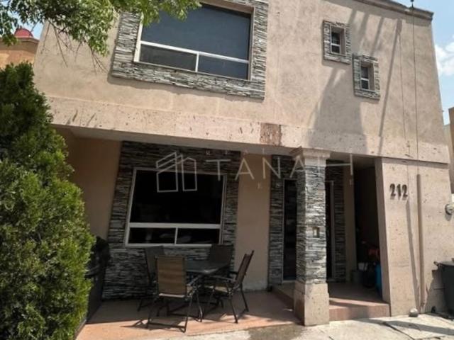 ? CASA EN VENTA AL PONIENTE DE SLTILLO / PORTAL DEL PEDREGAL