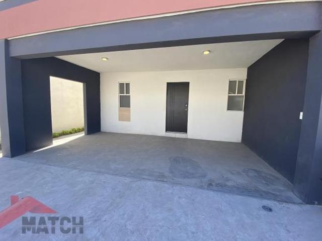 Casa en Venta al Poniente Fracc. Triana