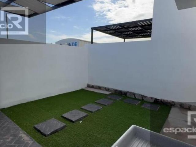 CASA EN VENTA AL SUR CERCA DE JUAN PABLO II