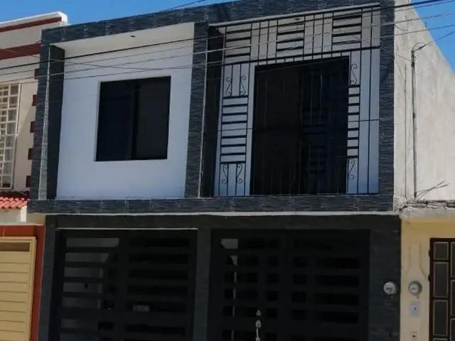CASA EN VENTA, al Sur de Aguascalientes, en Fracc. Casa Blanca!