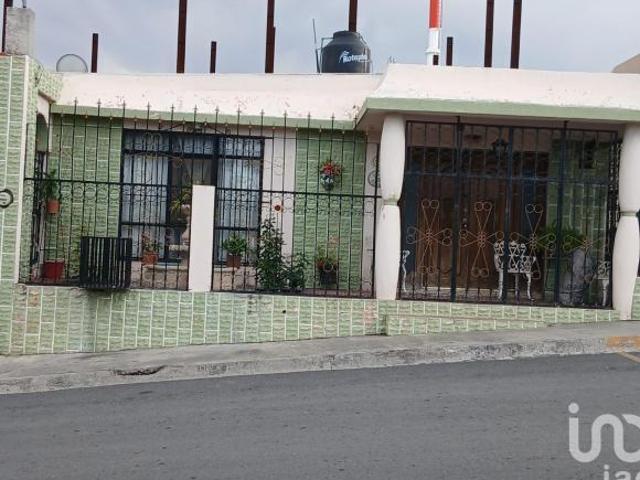 Casa en Venta al Sur de Saltillo Coah. cerca del Parque El Chapulin Patio Amplio