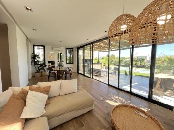 Casa en Venta / Alquiler Ceibos Puertos del lago Amplia luminosa