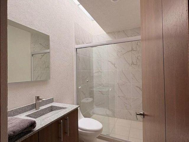 CASA EN VENTA, ALTOZANO MORELIA