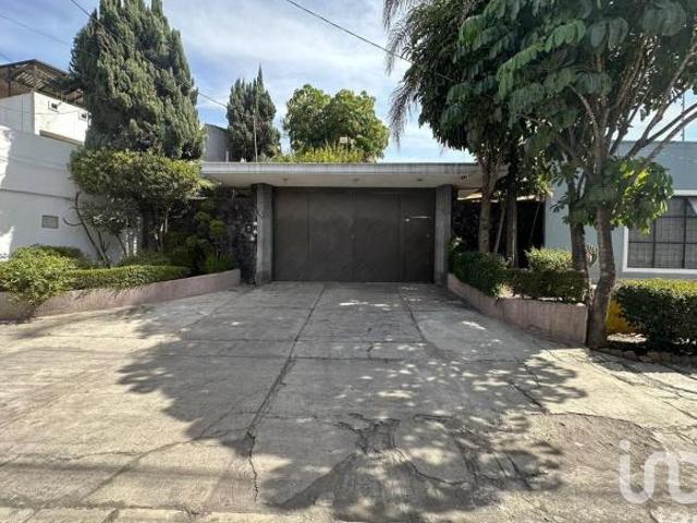 CASA EN VENTA AMPLIA Y CON HERMOSO JARDIN ZONA SAN FELIPE HUEYOTLIPAN