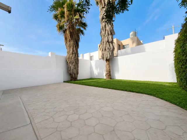 Casa en venta Ampliacion Morelos, Saltillo, amplio jardin