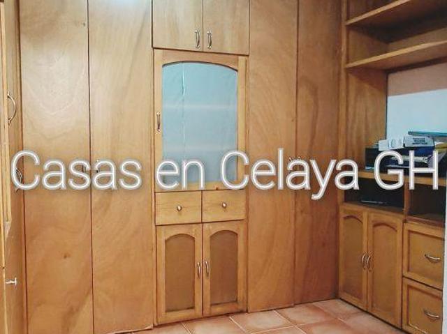 Casa en venta ampliada en La Misión, 3 recámaras, con cochera cerrada