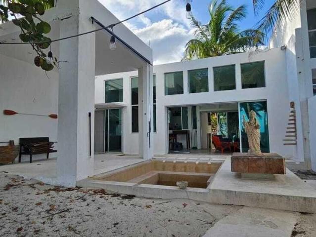 CASA EN VENTA AMUEBLADA FRENTE A LAS PLAYAS DE SAN BENITO, YUCAT?N