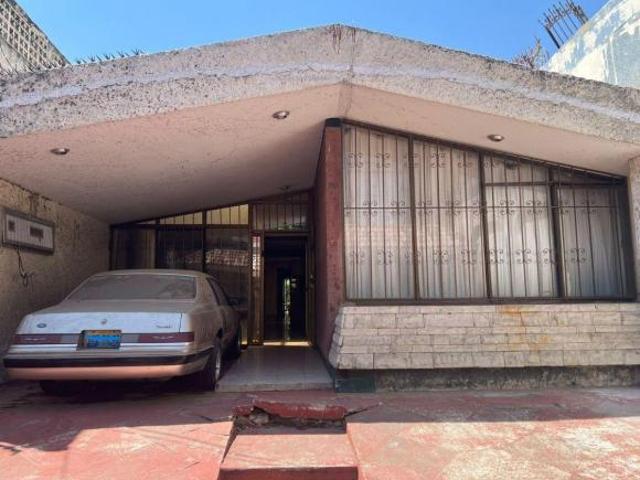 CASA EN VENTA, ARCOS VALLARTA, ZONA MINERVA, GUADALAJARA, JAL