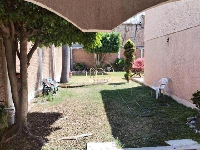 CASA EN VENTA ARBOLEDAS 2DA SECCION CELAYA