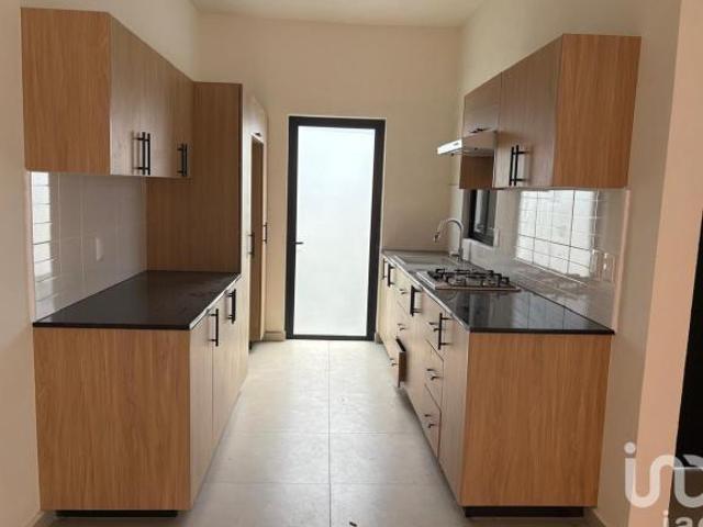 CASA EN VENTA ARQUITECTURA MINIMALISTA 2 RECÁMARAS EN FRACC. COMALA