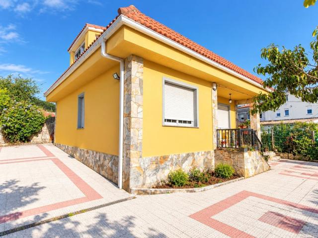 Casa en venta. Arteixo