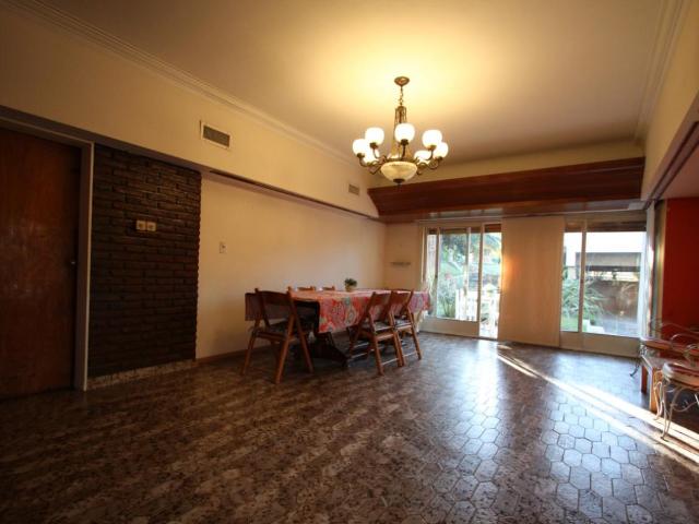 CASA EN VENTA, BARRIO PALIHUE, LOTE 1166M2 en Inmomap
