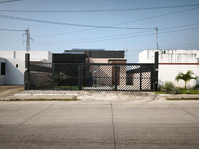 Casa en Venta Blvd. Santa Elena, Fracc. Buenavista., Nanchital, Ver