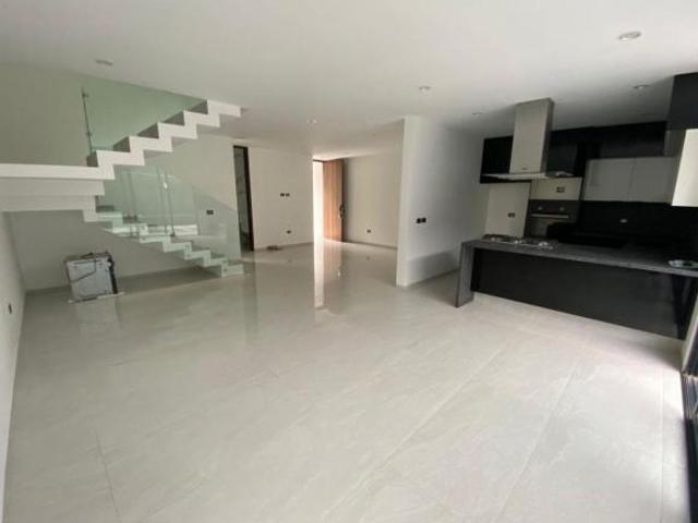 CASA EN VENTA BOSQUE CEDROS ZONA SUR A UN COSTADO DE PREPA TEC MONTERREY