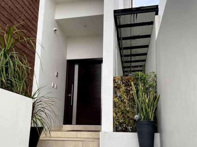 Casa en venta · Bosques de San Francisco · 515 m² construidos · Alberca · Sótano · 3 niveles
