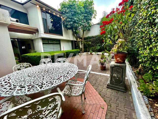 Casa en VENTA Cto. Juristas Ciudad Satélite $11´600,000