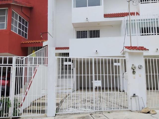 Casa en Venta, Cuauht?moc, Col. Centro, Coatzacoalcos, Ver