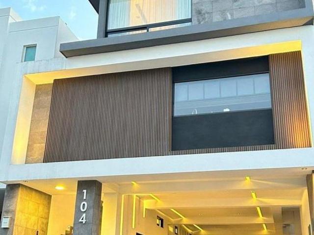 CASA EN VENTA CUMBRES 6 SECTOR
