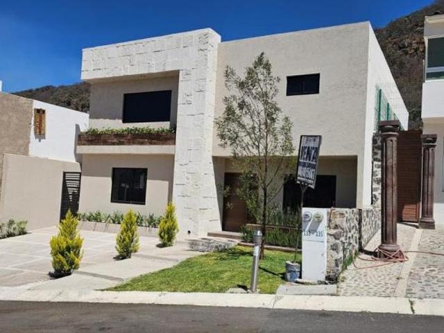 CASA EN VENTA CUMBRES DEL CIMATARIO