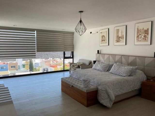 Casa en Venta Cumbres del Cimatario con acabados premium y expectacular vista!